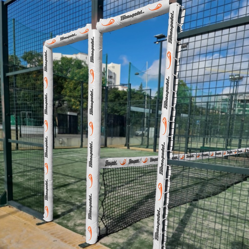 Türschutz mit 2 Padelplatz-Löchern