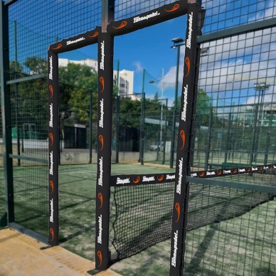 Türschutz mit 2 Padelplatz-Löchern